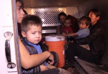 Autoridades detienen en 48 horas a 275 indocumentados en frontera de Arizona Las detenciones se llevaron a cabo cuando la mayoría de los inmigrantes se entregaron de manera voluntaria a los agentes fronterizos, tras cruzar la frontera con México