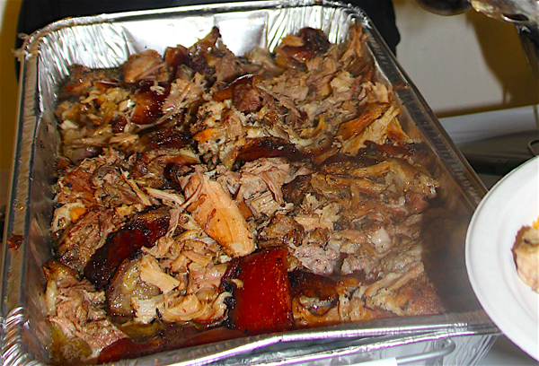 El pernil, consumido en todos los pa&iacute;ses con herencia hispana, es un de los invitados infaltable de las reuniones familiares y sociales. El cerdo introducido por los europeos a Am&eacute;rica es sin duda una de las carnes m&aacute;s populares en todos los pa&iacute;ses hispanoamericanos.