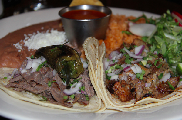 El rey de los bocadillos mexicanos es sin duda el taco y en Nueva York se puede hallar una amplia variedad desde los preparados con carnes asedadas de pollo, cerdo o res, hasta tacos de chapulines y de otras partes y &oacute;rganos del cerdo y la vaca, como orejas y lengua.