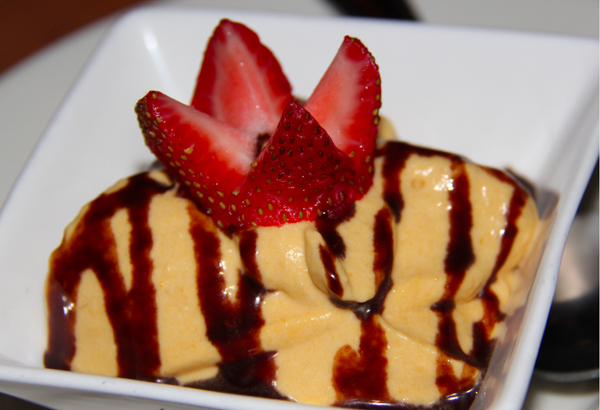 La l&uacute;cuma es una de las ex&oacute;ticas frutas peruanas que ya ha conquistado el paladar neoyorquino a trav&eacute;s de una infinidad de postres com helados, musses, flanes y es muy apetecida a nivel popular y en sofisticados platos dulces.