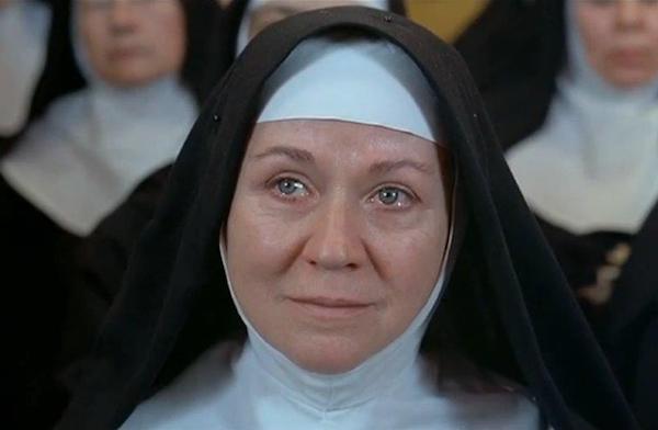 Julieta Serrano en una escena de Entra tinieblas
