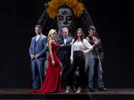 Fotografía promocional cedida por el canal Univision donde aparecen los protagonistas de la teleserie "Amar a muerte" (de i-d) Alejandro Nones como Johny Coron, Angelique Boyer como Lucía Borges, Alexis Ayala como León Carvajal, Claudia Martín como Eva Carvajal y Nestor Rodulfo como El Alacrán.