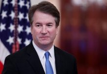 El nuevo juez del Tribunal Supremo, Brett Kavanaugh, participa en una ceremonia para festejar su investidura como nuevo juez del Tribunal Supremo