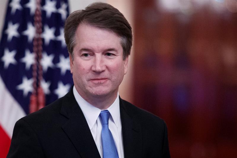 El nuevo juez del Tribunal Supremo, Brett Kavanaugh, participa en una ceremonia para festejar su investidura como nuevo juez del Tribunal Supremo