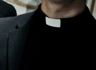 La arquidiócesis de Nueva York negocia el cierre de un pacto millonario por abusos Dos sacerdotes fueron restituidos en sus funciones en Chile después de que las investigaciones que había en su contra por la presunta comisión de abusos sexuales resultaran "no verosímiles". (Foto de twitter)
