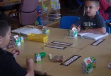 Los maestros con menos experiencia profesional se concentran en escuelas estadounidenses donde hay más estudiantes de bajos recursos económicos o pertenecientes a minoría