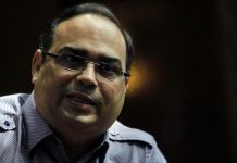 "El Caballero de la Salsa", Gilberto Santa Rosa.