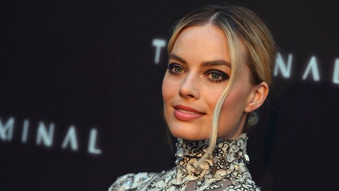 La actriz australiana Margot Robbie se encuentra en negociaciones para interpretar a la muñeca Barbie en el cine. (Foto de twitter)