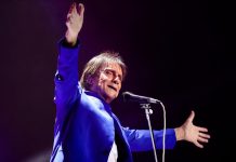 Con "Detalles", "Emociones" y "Qué será de ti", fueron algunas de las canciones con que Roberto Carlos hizo vibrar hoy a los chilenos ávidos de sus canciones en una espectacular jornada