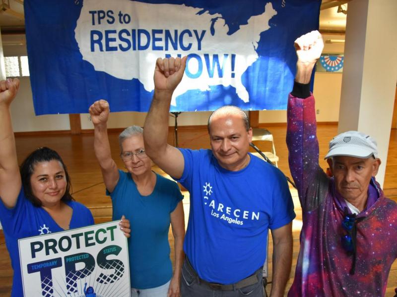 Varios beneficiarios del programa de Estatus de Protecci&oacute;n Temporal (TPS) aseguraron hoy estar "felices" despu&eacute;s de que un juez federal suspendiera la orden del Gobierno del presidente Donald Trump de poner fin a este amparo