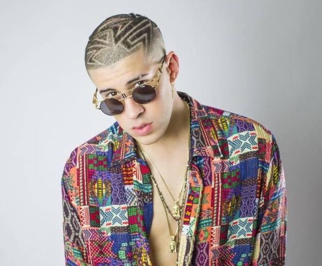 Bad Bunny dijo hoy que en Puerto Rico, afectado por una grave crisis financiera y devastado por un hurac&aacute;n el a&ntilde;o pasado, hay "asuntos m&aacute;s importantes" que atender, como la educaci&oacute;n, al referirse a la solicitud del gobernador de que realice otro concierto en marzo.