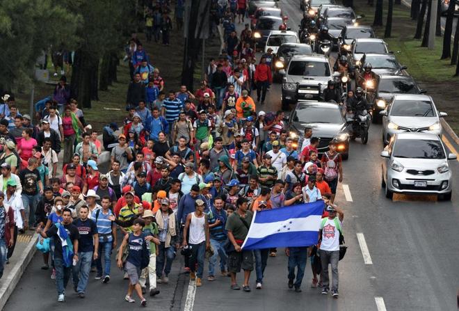 M&eacute;xico se prepara para la inminente llegada de los miles de miembros de la caravana de migrantes hondure&ntilde;os que pretenden cruzar el pa&iacute;s rumbo a Estados Unidos, con la advertencia de que deportar&aacute; a quienes entren de forma ilegal