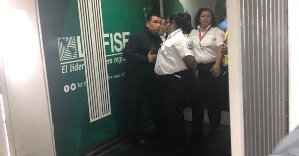 Las mujeres, que llegaban desde Costa Rica, país a donde han huido más de 23.000 nicaragüenses, fueron expulsadas tras arribar al Aeropuerto Internacional Augusto C. Sandino,