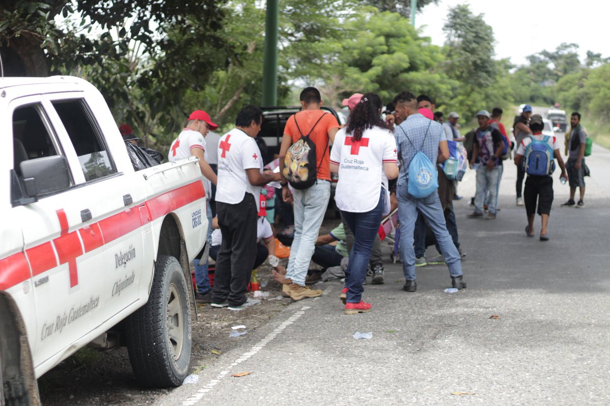 A la caravana de 3.000 migrantes, se sumó otra de cientos de personas que está cruzando por El Salvador.