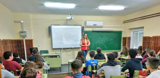 Un análisis del Instituto de Política Migratoria (MPI, en inglés) destacó hoy que para lograr "una integración exitosa", los inmigrantes y refugiados necesitan adquirir conocimientos relacionados con civismo, economía e idioma. (Foto de twitter)