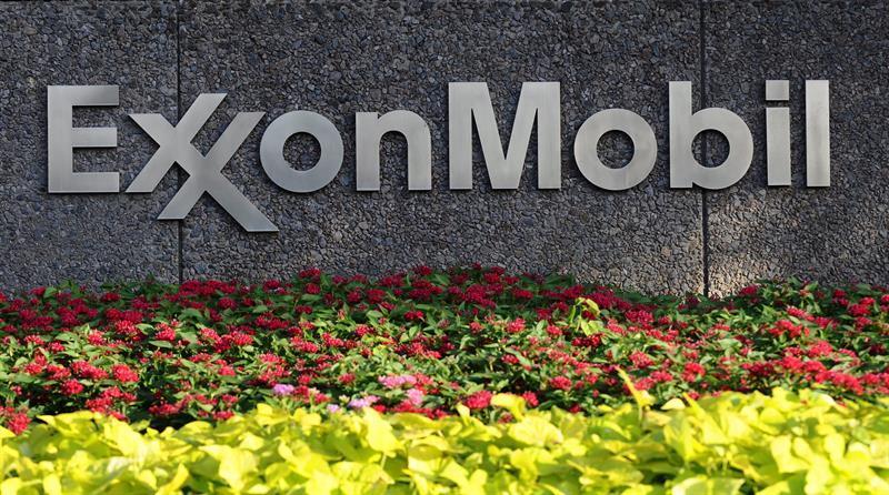 Las autoridades de Nueva York anunciaron hoy una demanda contra la petrolera Exxon Mobil, a la que acusan de enga&ntilde;ar a sus accionistas en relaci&oacute;n con el riesgo que las regulaciones para combatir el cambio clim&aacute;tico plantean para su negocio.