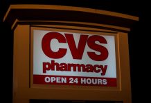 El Gobierno de Estados Unidos anunció hoy que acepta de manera preliminar la fusión de la industria farmacéutica entre la cadena de farmacias CVS y la aseguradora Aetna