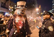Nueva York acoge festival creativo para unir a la gente en torno a la muerte Nueva York acoge desde hoy el festival "Reimagine End of Life" (Reimagina el fin de la vida), una semana cargada con centenares de actividades creativas que buscan "romper tabúes" sobre la muerte