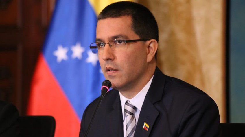 El canciller venezolano, Jorge Arreaza, dijo hoy que en el Centro de Estudios Estratégicos e Internacionales (CSIS, por sus siglas en inglés) de Estados Unidos se planean acciones para dar un "vulgar golpe a la democracia"