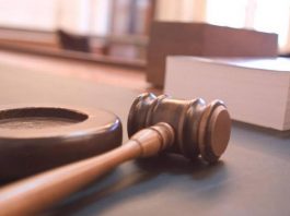 Prisión de 45 años para esposo de dueña de una guardería donde un niño murió por fentanilo Phillip Junior Webb fue sentenciado a 46 meses de prisión por reclutar a estudiantes de secundaria para traficar de México a EEUU fentanilo y metanfetaminas