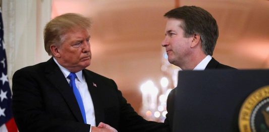 Trump recalcó esta premisa horas antes de la votación final en el Senado sobre la nominación de Kavanaugh, que se ha visto salpicado en las últimas semanas por acusaciones de haber abusado sexualmente de por lo menos tres mujeres.