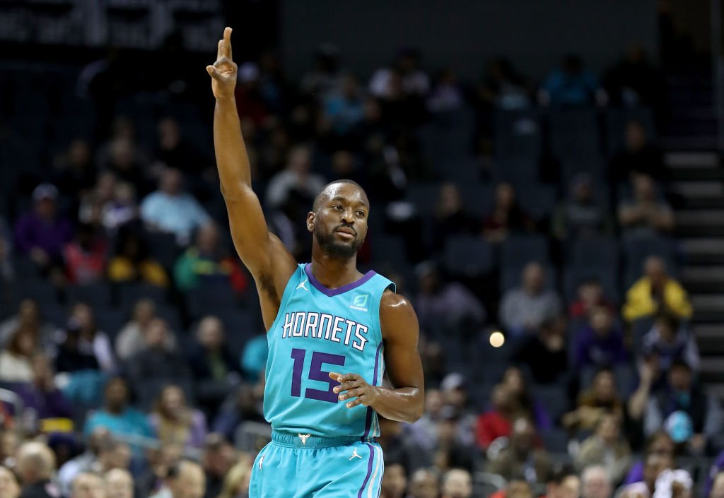 Walker consiguió 30 puntos para los Hornets, que vencieron 135-106 a los Bulls de Chicago