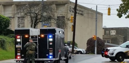 Varias personas fallecieron hoy durante un tiroteo que tuvo lugar en una sinagoga de Pittsburgh