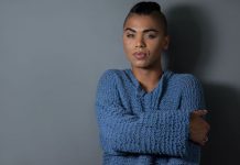 Nueva York vive guerra del tercer sexo A nivel nacional el país está dividido sobre si es posible que el género de una persona difiera del sexo con que esa persona fue asignada al nacer, los debates nacionales iniciaron cuando se hicieron evidentes problemas sobre si los baños públicos debían ser utilizados por personas transgénero.