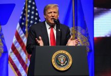 Unión Americana de Libertades Civiles acusa Trump de "borrar" la Constitución Donald Trump, afirmó hoy que planea poner fin a la "ridícula" ley que permite el derecho a la ciudadanía a todos los niños nacidos en territorio estadounidense