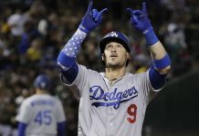 Yasmani Grandal, fue eliminado de la lista de jugadores para el segundo juego de su equipo contra los Cerveceros de Milwaukee.