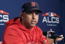 El manejador novato puertorriqueño Alex Cora y los Medias Rojas de Boston celebrarán su título de la Serie Mundial este sábado en Caguas. (Foto de twitter)