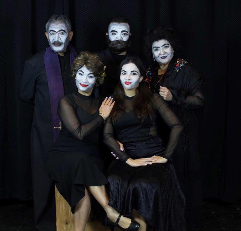 Edison Carrera, Ingrit P&eacute;rez, Edward Azcorra, Emilia Matamoros y Gloria Ospina, elenco de "El retablillo de don Cristobal". 