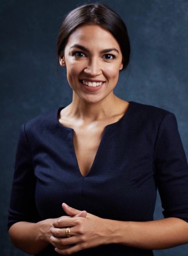 Ya hizo historia al derrotar al poderoso dem&oacute;crata Joseph Crowley y ahora Alexandria Ocasio, dem&oacute;crata de Nueva York de origen puertorrique&ntilde;o se consolida y vuelve a hacer historia al ser la nueva miembro del Congreso de Estados Unidos de menor edad en esa instancia gubernamental.