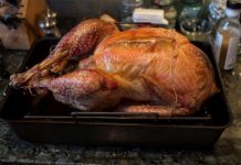 En los Estados Unidos no hay un requisito de que los pavos u otras aves estén libres de salmonela, incluidas las cepas resistentes a los antibióticos, como la que está relacionada con el brote, por lo que la prevención recae en gran medida en los consumidores.