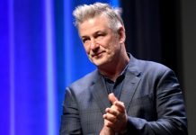 El actor Alec Baldwin fue detenido hoy por pegar un puñetazo a otro conductor en una pelea motivada por una plaza de aparcamiento en la salida de su casa en Manhattan. (Foto de twitter)