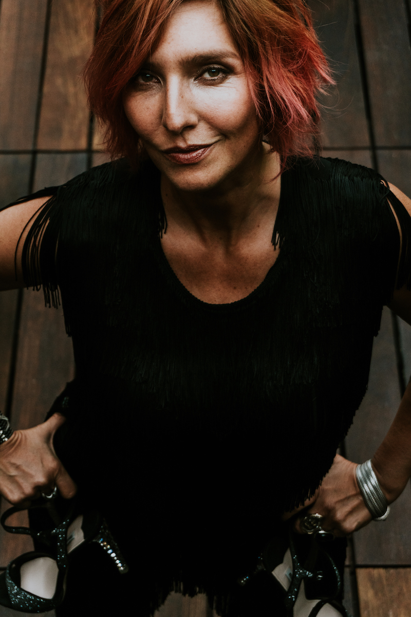 Actriz de formación, compositora de vocación, cantante por decisión, Cristina Morrison es un artista multifacética nacida en Miami, que creció en Ecuador y desde hace una década radica en Nueva York.
