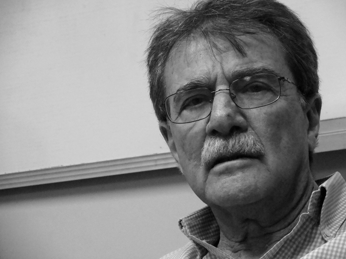 ).- Personalidades de la vida pol&iacute;tica de Venezuela, amigos, familiares e intelectuales despidieron hoy con un homenaje al reconocido editor y pol&iacute;tico de izquierda Teodoro Petkoff
