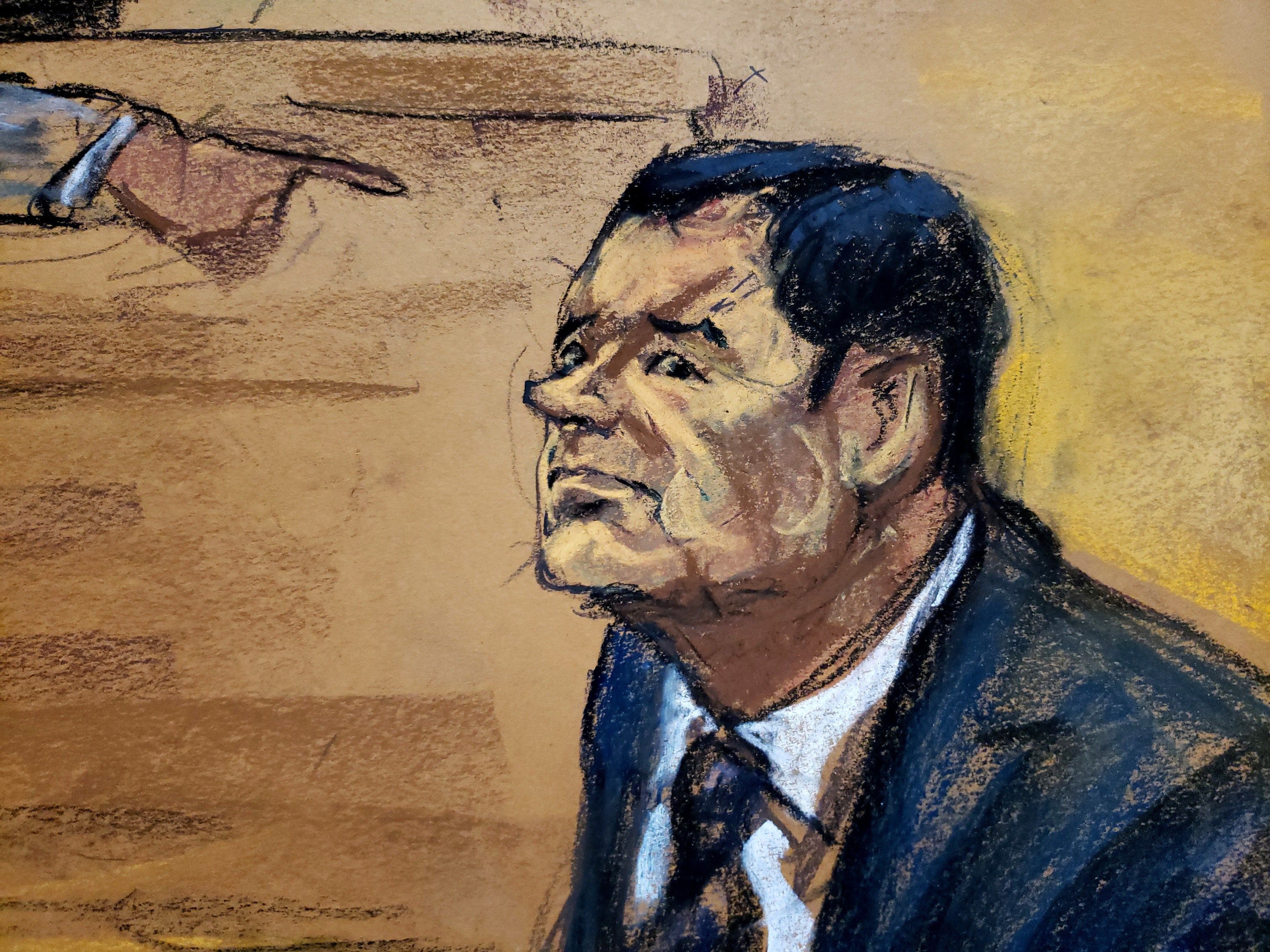 En un proceso con extrema seguridad, un jurado an&oacute;nimo de siete mujeres y cinco hombres juzgar&aacute; en Nueva York al Chapo Guzm&aacute;n, acusado por autoridades estadounidenses de narcotr&aacute;fico y de mantener una empresa criminal durante dos d&eacute;cadas como jefe del Cartel de Sinaloa. Reproducci&oacute;n fotogr&aacute;fica de un dibujo realizado por la artista Jane Rosenberg.