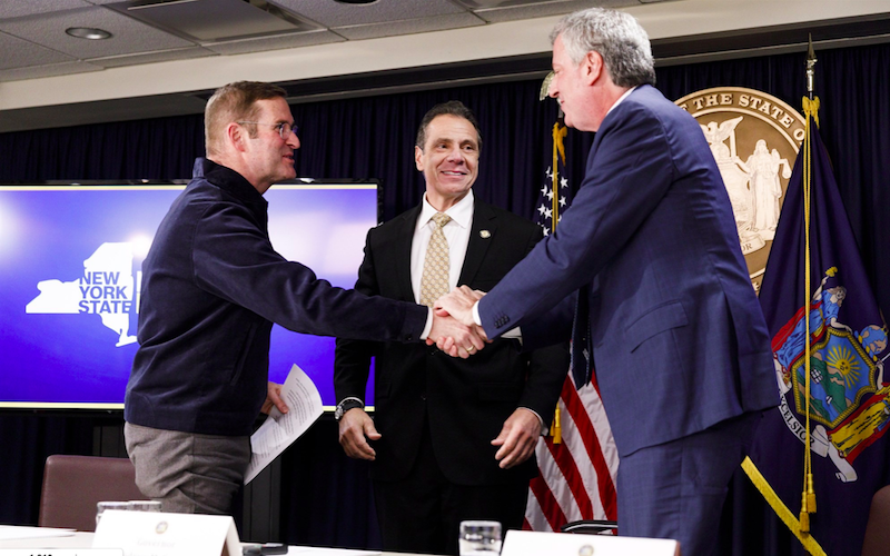 Por su parte tanto el Alcalde de Nueva York Bill de Blasio, como el Gobernador del Estado, Andrew Cuomo, han respaldado y son defensores de la presencia de la multimillonaria empresa en Queens.