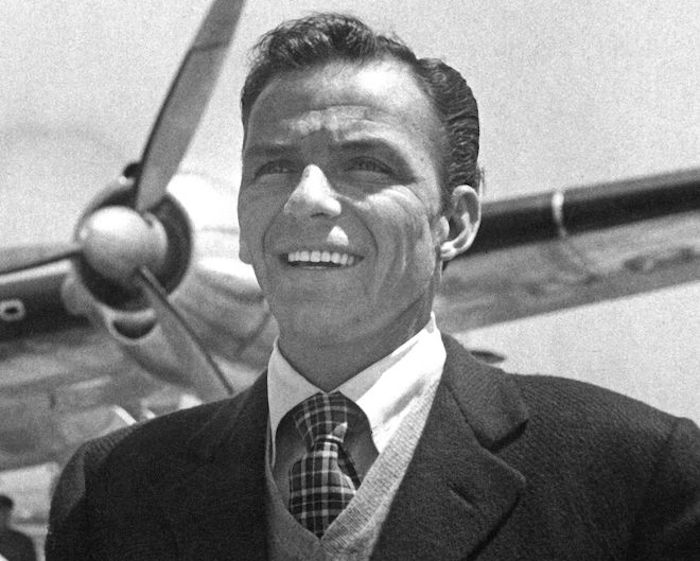Sotheby's subastará en diciembre 200 artículos pertenecientes al cantante fallecido Frank Sinatra y la que fue su mujer durante 22 años, entre ellos un anillo de compromiso de 20 quilates y guiones originales de Hollywood, así como obras de arte de sus casas de Palm Springs, Los Ángeles y Malibú.