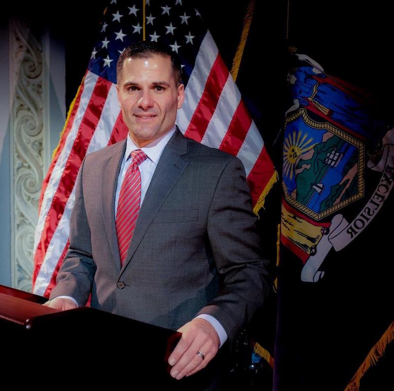 Marc Molinaro, republicano, es actualmente Ejecutivo del condado de Dutchess, (Oficina asumida: 2012), Distrito 103 (2007-2012) de la Asamblea del Estado de Nueva York.