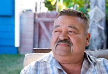Jose Nuñez, camionero de Los Ángeles, buscó ayuda en su plan de Medicaid, una unidad de Centene en California, la aseguradora de Medicaid más grande a nivel nacional, luego que desarrollara una infección en su ojo derecho a causa de la diabetes. No obtuvo la ayuda con la rapidez que la necesitaba. (Heidi de Marco/KHN)