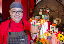 Miguel Espinoza, presenta sabores del Día de Muertos Con una margarita Catrina, el Chef Miguel Espinoza, junto al Altar del Día de Muertos nos invita a saborear un menú especial para celebrar esta tradición en Café Frida, el restaurante donde labora desde que abrió sus puertas hace veinte años.