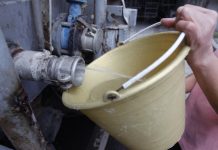 Desconfianza en el agua empuja a México a consumo masivo de sodas Repartidores de agua abastecen a habitantes de Ciudad de México (México).