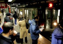 El alcalde de Nueva York, el demócrata Bill de Blasio, prometió hoy la reforma del anticuado y problemático metro de Nueva York y la red de transporte urbano, que en junio de 2017 fue declarado en estado de emergencia