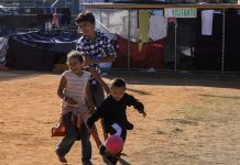 Los niños, el otro lado de los migrantes en la ciudad mexicana de Tijuana Niños centroamericanos juegan en un albergue el pasado sábado 17 de noviembre de 2018, en la ciudad de Tijuana en Baja California (México).