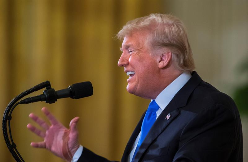 El presidente Donald Trump, ofrece una rueda de prensa en la Casa Blanca, en Washington, hoy, 7 de noviembre de 2018.