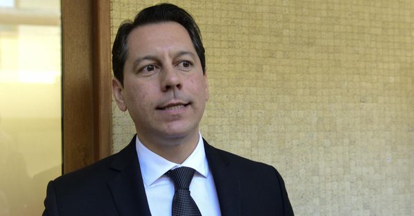 Juan Dalmau, dijo hoy que ponerle el nombre de Puerto Rico a un buque de la marina de guerra "del país (EE.UU.) que nos invadió y que aún nos mantiene como colonia, es el equivalente a grabar nuestro nombre en la guillotina de nuestro verdugo."