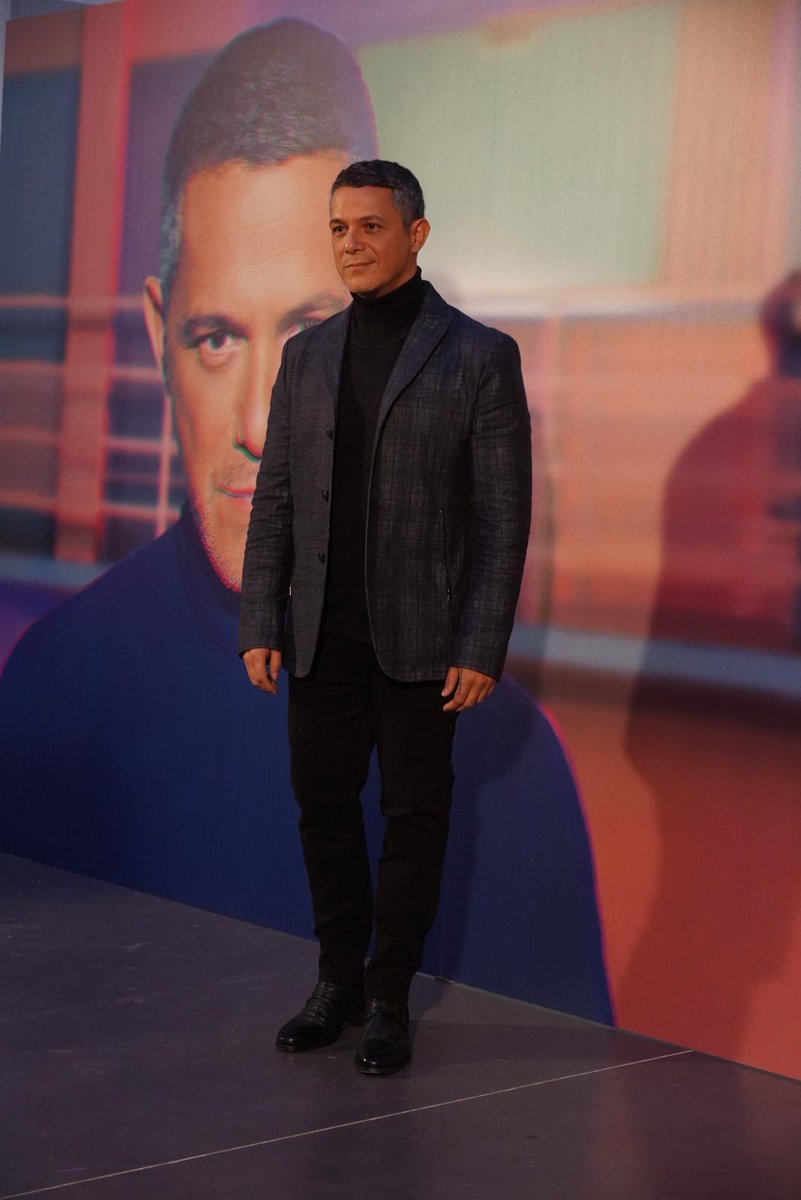 Alejandro Sanz calienta la publicaci&oacute;n "a mediados de 2019" de su nuevo &aacute;lbum, titulado sencillamente "#ElDisco", con el anuncio hoy de una nueva gira y el lanzamiento del sencillo "No tengo nada".