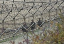 Las autoridades surcoreanas deportaron en noviembre de 2017 a un varón del mismo nombre residente de Michigan, al que detuvieron rondando en un área restringida